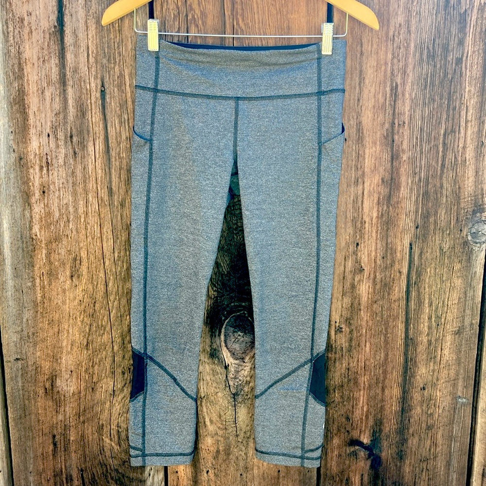 Lululemon Pace Rival Leggings grey & black size 6 side pockets and zipper pocket